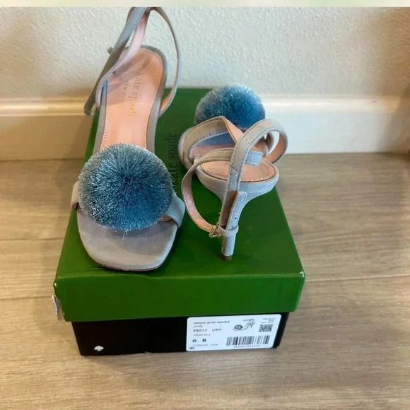 Kate spade amour Pom sandal. Size 6 - Picture 2 of 7